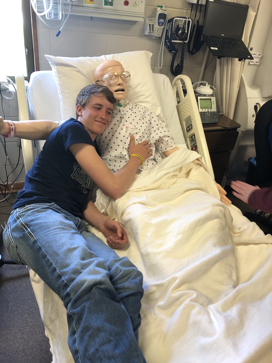 MrHindman325's tweet photo. Ethan visiting his dear old friend, Dwight. #325middle #ncktech https://t.co/kG6SUvmhZ0