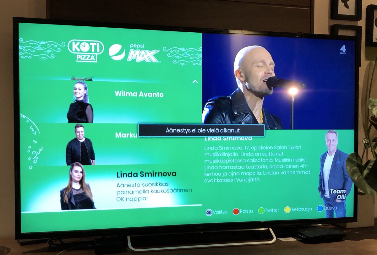 jasunen's tweet photo. Sähköistä äänestystä mourutaan trendikkäiden nuorten kaupunkilaisten keskuudessa mutta kun sitä ei saa pelittämään edes viihdeohjelmassa, niin odotellaan tulevaisuutta ny vaan ihan rauhassa #tvof #hybriditv #ohopaljastinääneni https://t.co/ML4alVHeYv