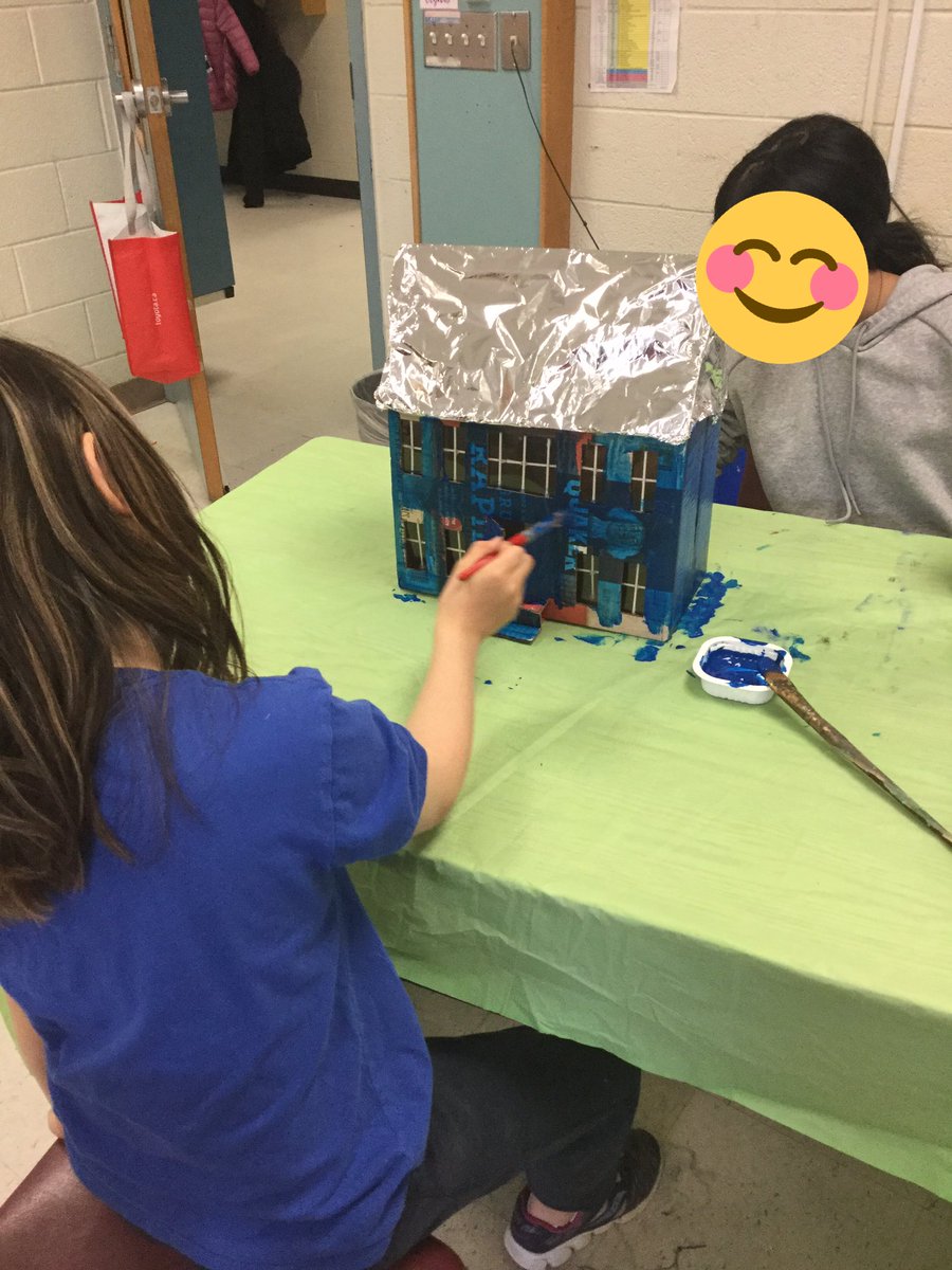 StudyingwithMsB's tweet photo. The grade 5s are working on designing and building their Energy Efficient Homes ☀️ 💨 💦 https://t.co/Y2kIv1eTI5
