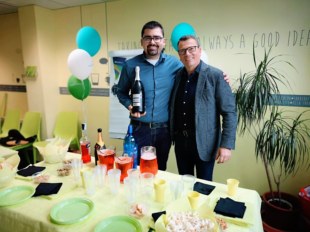 Alessia93169474's tweet photo. Preparing the best final for Connect Week, Casual Prosecco Friday
#cdkconnect https://t.co/y3Fq8OH1bj