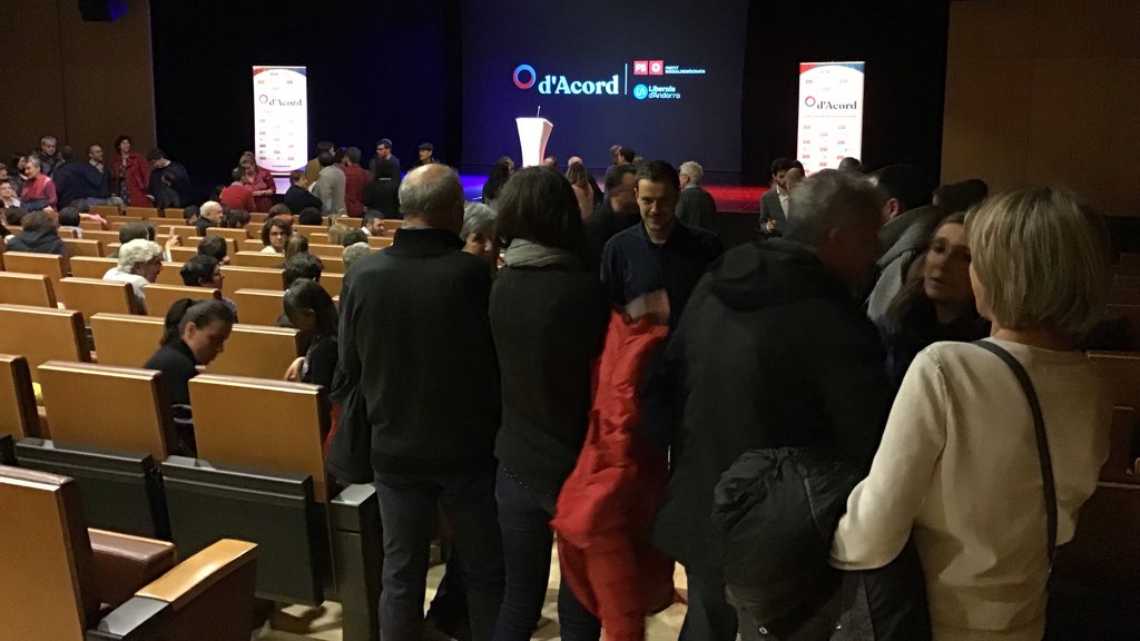 dacordAND's tweet photo. El Centre de Congressos d’Andorra la Vella es va emplenant i ben aviat començarem el nostre acte de cloenda. 
Aquest 7 d’abril vota a #dAcord pel canvi!!! 💪

#eg2019 #Andorra #PS #LA
@LiberalsAndorra @PSAndorra https://t.co/UGKF1DJinq