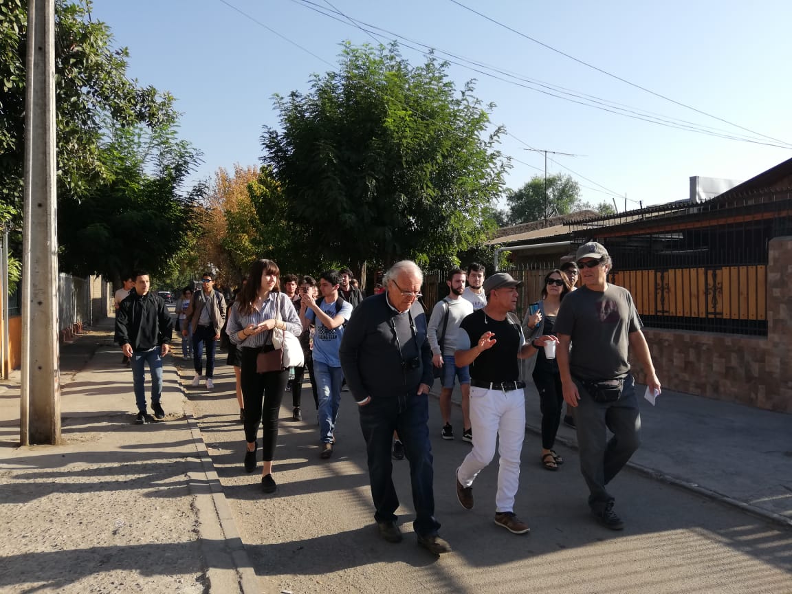 ARQ_UC's tweet photo. Salida a terreno del “Taller Integrado de Vivienda Colectiva: Regeneración Barrial a Escala Humana ”que reúne estudiantes y profesores @ARQ_UC y @MundoFAU_uchile , a los 4 barrios de estudio: Huamachuco, Población Manuel Rodriguez, Villa Eduardo Frei Montalva y Las Industrias https://t.co/tFCoAYlliT