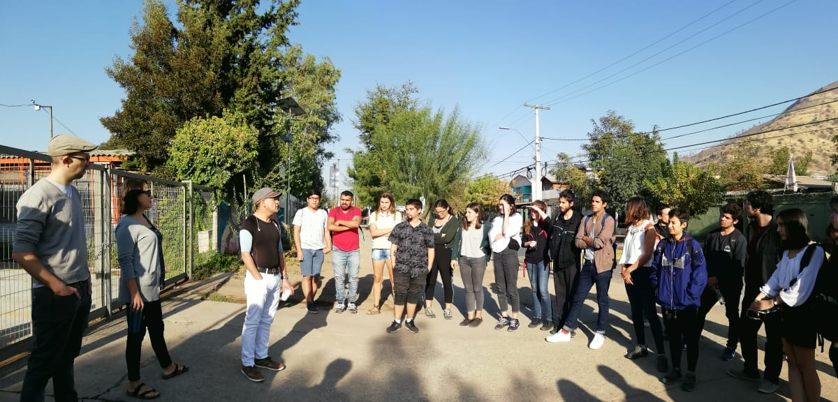 ARQ_UC's tweet photo. Salida a terreno del “Taller Integrado de Vivienda Colectiva: Regeneración Barrial a Escala Humana ”que reúne estudiantes y profesores @ARQ_UC y @MundoFAU_uchile , a los 4 barrios de estudio: Huamachuco, Población Manuel Rodriguez, Villa Eduardo Frei Montalva y Las Industrias https://t.co/tFCoAYlliT
