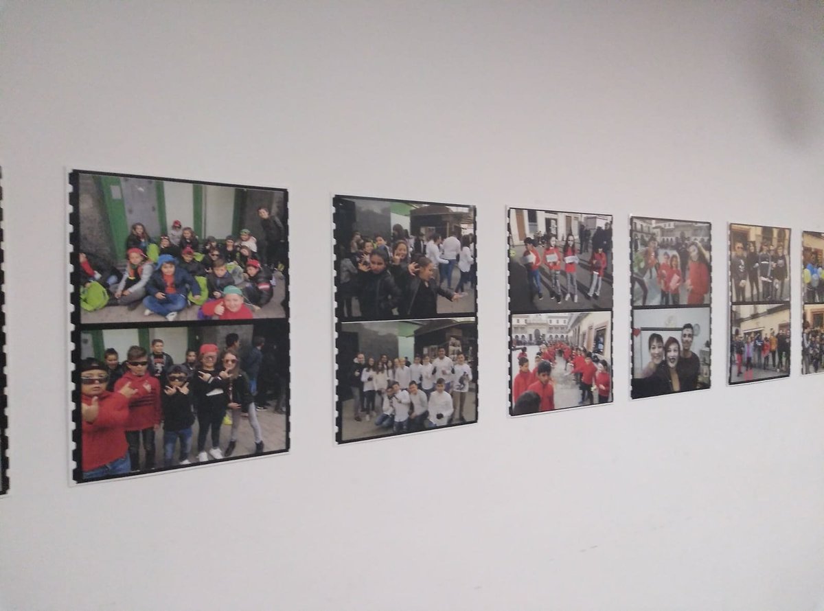 Demà de matí podreu visitar a la sala d'exposicions de la biblioteca municipal les fotos del making off i el vídeo del lip dub promocional de la Festa per la Llengua amb "rock en el col·le" de Ramonets com a cançó oficial. Les hem vist i vos podem assegurar que són xulíssimes!