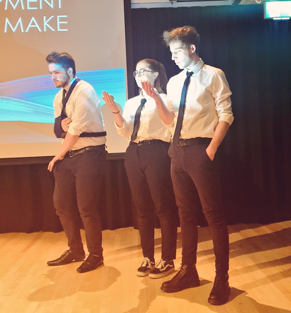 YourOldChina's tweet photo. Our first piece is actually a performance/presentation from Turkey and Cranberry Sauce with On This Day. They are a perfect example of "the show must go on" with a cast injury. 
However, they proved that even with this, a great show is possible! 
#FBBS19 #CheckInFest19 https://t.co/y0bDSy9H7E