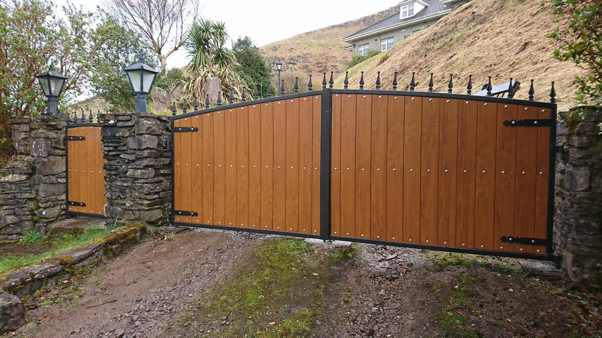 Bolgerfab's tweet photo. Working in south Kerry this week. The weather is changing its time to look at the outside of your house to put the finishing touches to it. https://t.co/R8vdBmDqzE