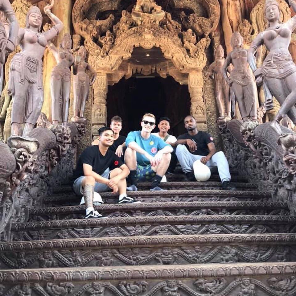 JustinMeade9's tweet photo. Thailand super fun😂🇹🇭 https://t.co/zQaWVEFHET