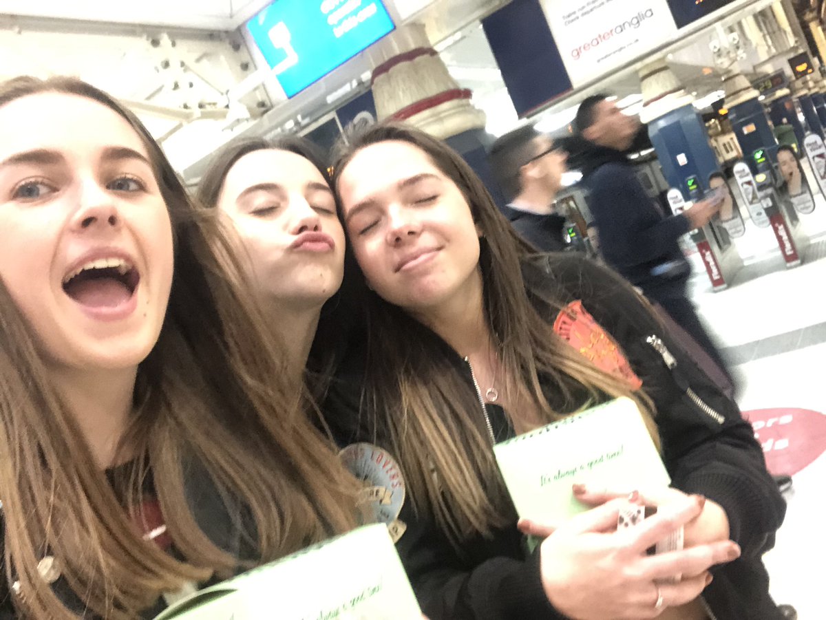 hat_rba's tweet photo. Home time now 10 hours of London #hatsout @RBA_Sixth #RBAMonopoly https://t.co/gQEoQy3OT2