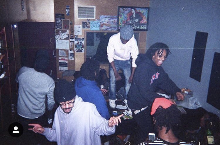 kahrion's tweet photo. 406 was the stu I was in wit the homies for the last couple yrs developing my sound & gettin busy its a lot of energy behind this room & time spent wit these people money made opportunities made movements started bonds formed n grew π€πΎπ #406shit https://t.co/kC2LUK9TW0