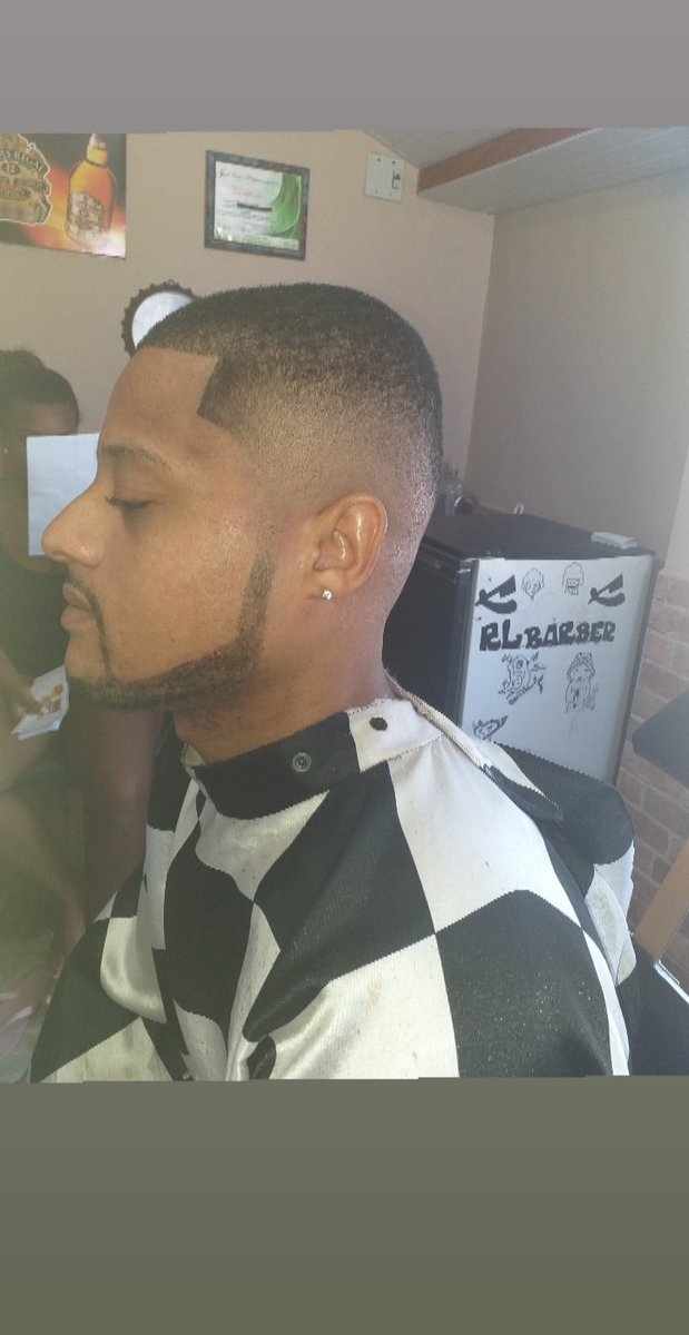 RlBarbearia's tweet photo. Começando a sexta 📏💈@rafa7sc https://t.co/CcZ3KAdfAd
