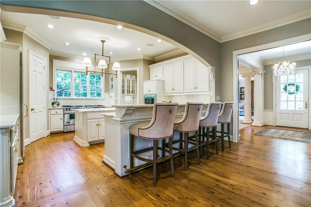 CranstonGroup's tweet photo. #OpenHouse

📍 2909 Southwestern Blvd. | #UniversityPark, TX
🏠 Sat. &amp; Sun. from 1-3pm

5 Bed / 7 Full Bath / 2 Half Bath
5,925 SqFt / Offered for $2,395,000

For more details, to schedule a private tour, or for any of your #RealEstate needs: contact the #CranstonGroup 🗝 #RHAdfw https://t.co/oEOIopsgMB