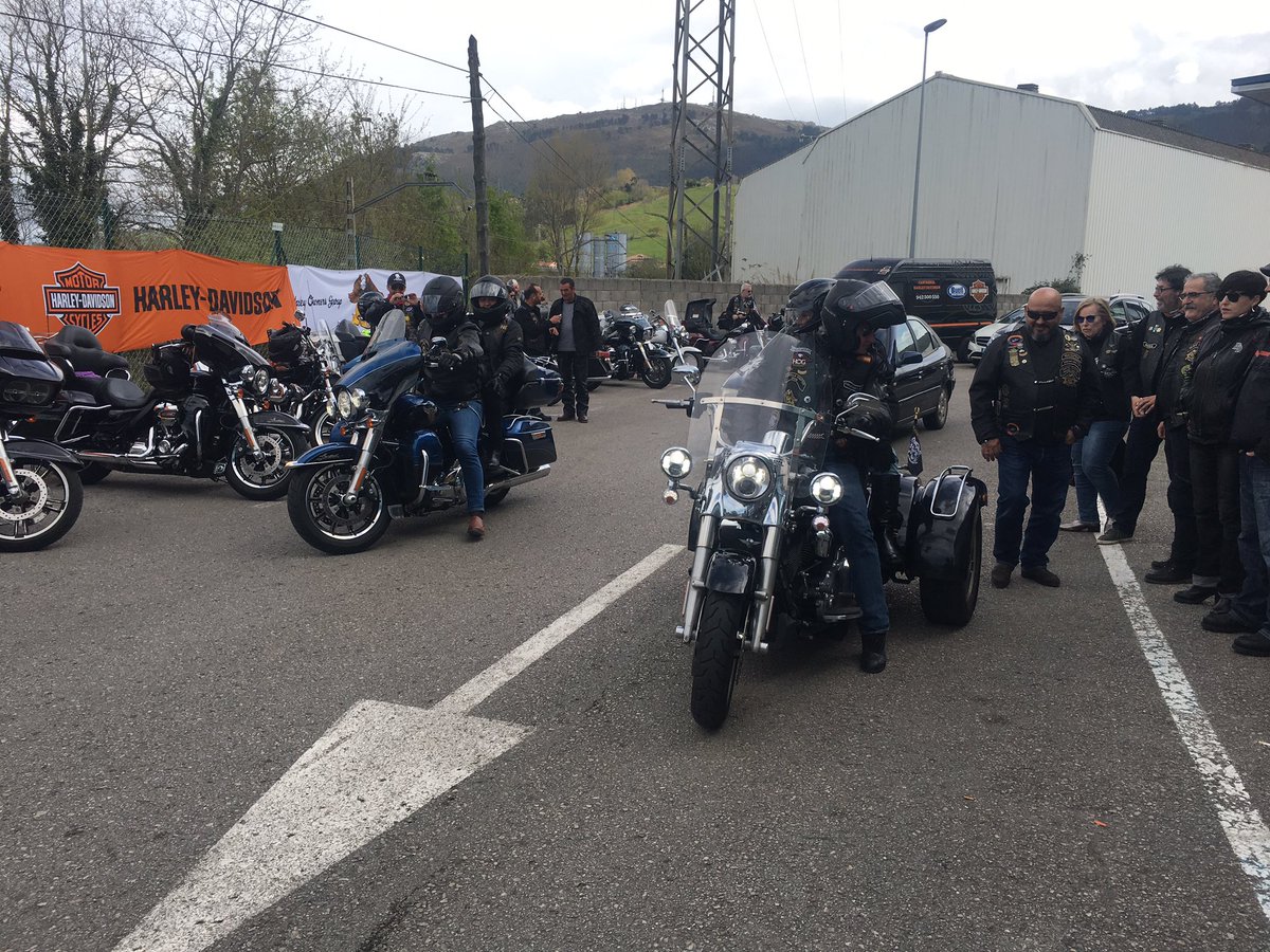 HarleyCantabria's tweet photo. Gran ambiente toda la tarde en las preinscripciónes del XI Costa Cantábrica https://t.co/ePLZAN7sZH