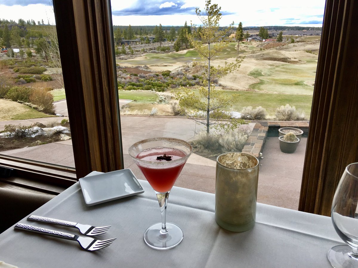 tracybeardwrite's tweet photo. The #bartender @Solomon’s @TetherowResort makes a #fantastic #berry #spice #martini. #cocktails #drinks #finedining #luxuryliving #luxurylife #gin #globetrotting #VisitBendOR #traveltoexplore #vacation #girlswhotravel https://t.co/cDJj1SOf3U