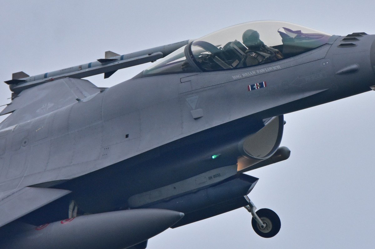 JorgenLammens's tweet photo. Say hello to #BrianPawlovich #pilot #F16 #148FW #USAF @VlbLeeuwarden during #FrisianFlag2019 #avgeeks https://t.co/IJCYatnaek