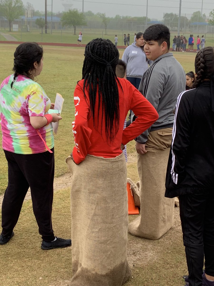 amlopez84's tweet photo. These scholars were enjoying field day #STAARreview #writing @DMStexans @kdevries11 @bisdambassador @brandi_morley https://t.co/SKGJeLLiaM
