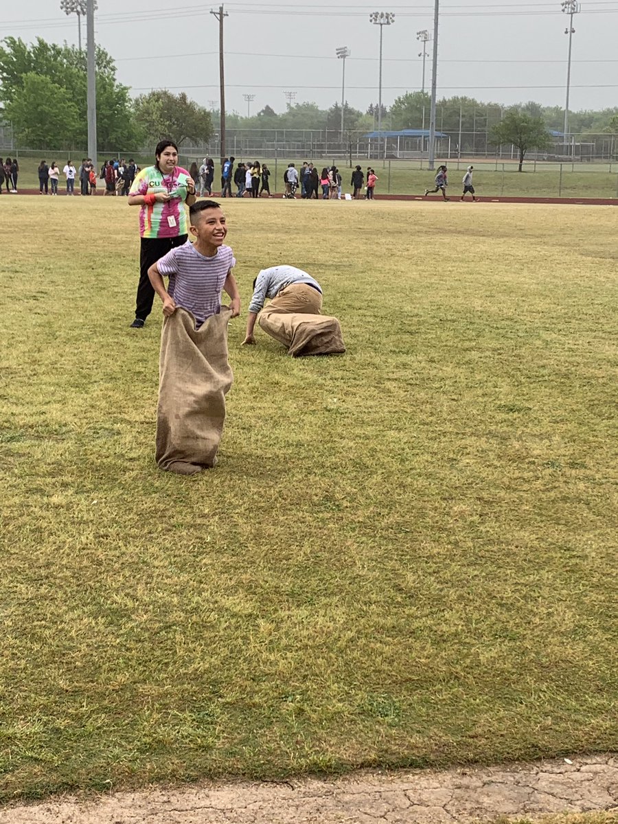 amlopez84's tweet photo. These scholars were enjoying field day #STAARreview #writing @DMStexans @kdevries11 @bisdambassador @brandi_morley https://t.co/SKGJeLLiaM