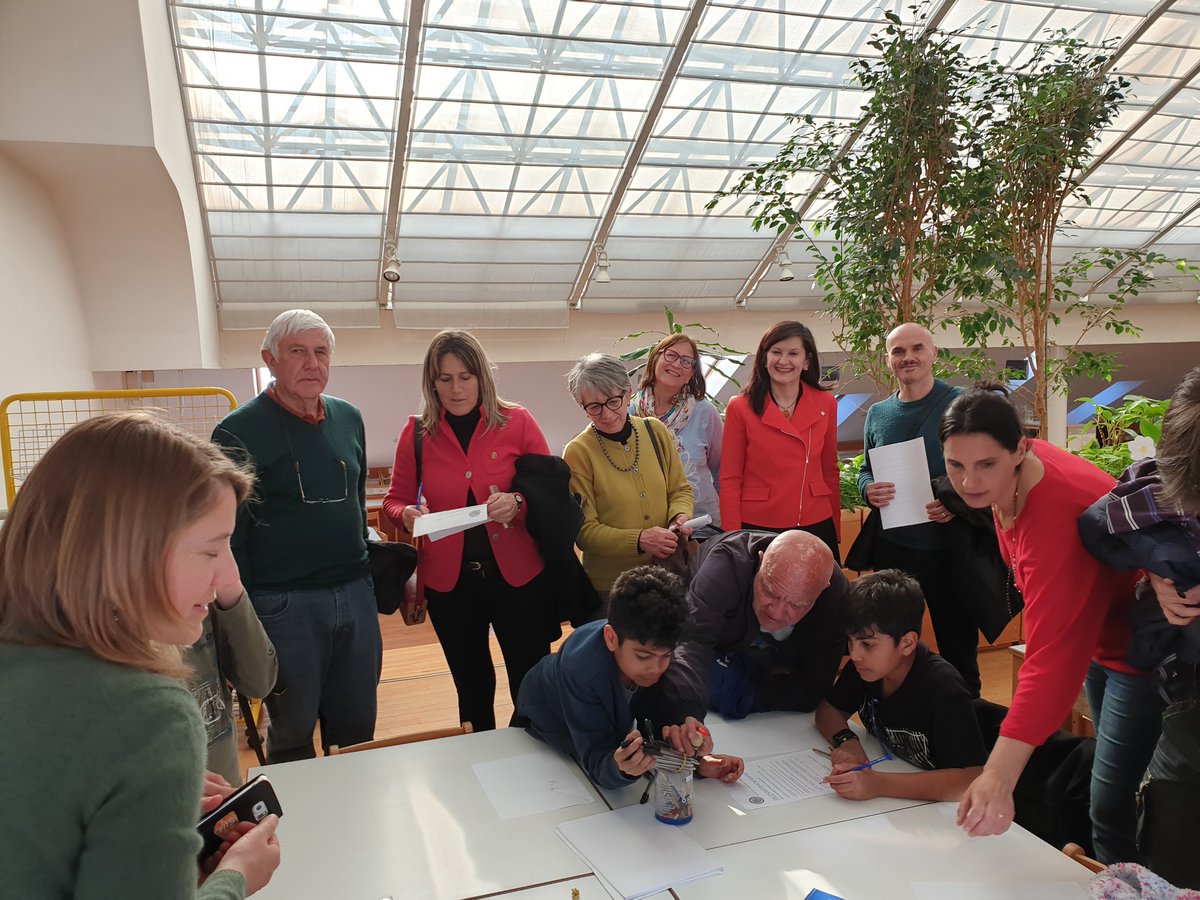 AIIG_VdA's tweet photo. Dalla partenza alla premiazione, insieme a @TouringClub e con le #Puette @unicef, I luoghi del giocare #nottedellageografia termina ospiti di #Brivio2 #Aosta https://t.co/smYkedz1Li