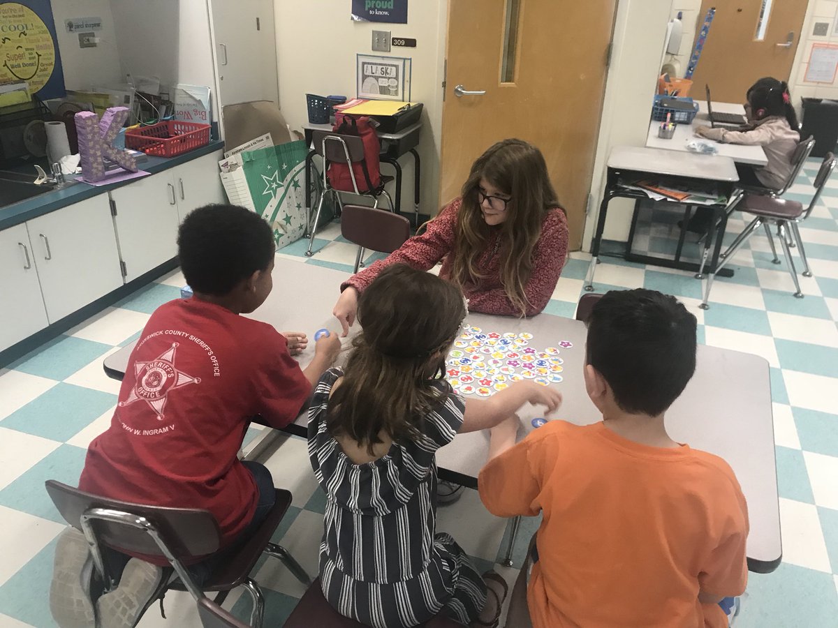 MissHardin2's tweet photo. We love when our 5th grade helpers join us for learning centers! https://t.co/Pcnbya3kVG