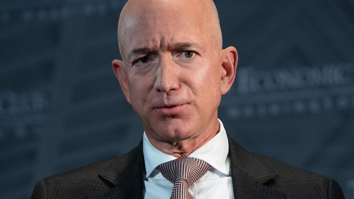 TheOnion's tweet image. Despondent Jeff Bezos Realizes He’ll Have To Work For 9 Seconds To Earn Back Money He Lost In Divorce trib.al/TPJt9fX