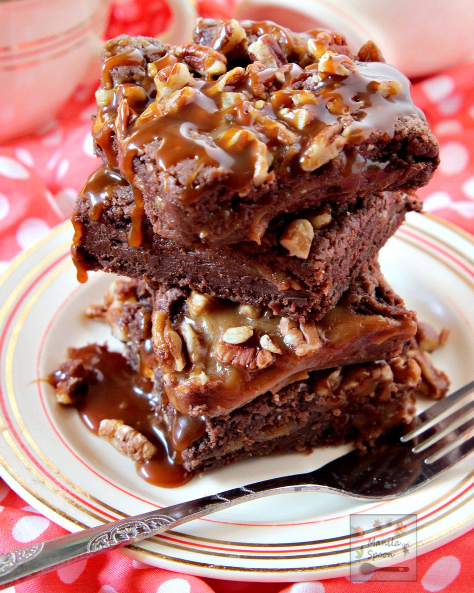 GERMAN CHOCOLATE CARAMEL BARS - Fudgy, luscious and full of chocolate and caramel deliciousness, these bars are the perfect sweet treat. Perfect for #NationalCaramelDay - so good! #manilaspoon
RECIPE HERE> ow.ly/UcuR50p80CZ