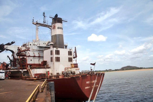 Ferrominera_CVG's tweet photo. #EsNoticia || ¡Avanza Ferrominera! En desarrollo la carga simultánea de mineral de hierro en el barco "Tou Fu 6" en el muelle de Puerto Ordaz y nuestra embarcación "Río Caroní" en el puerto de Palúa, como parte de exportación a clientes estratégicos https://t.co/GMAXmY1ciz