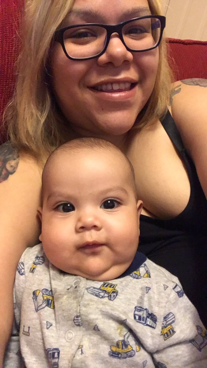 missblinki86's tweet photo. Chilllin with my tiny human https://t.co/Q0RBNFPBKG