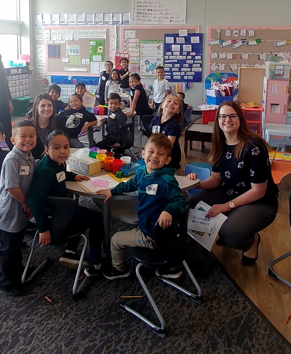 JARockyMountain's tweet image. Thanks to our JA volunteers from @efirstbank, Global Leadership Academy students in @MapletonSchools danced, drew pictures, and played games, all the while gaining skills for the 21st century workforce! #FinancialLiteracyMonth #JAInADay #Volunteer