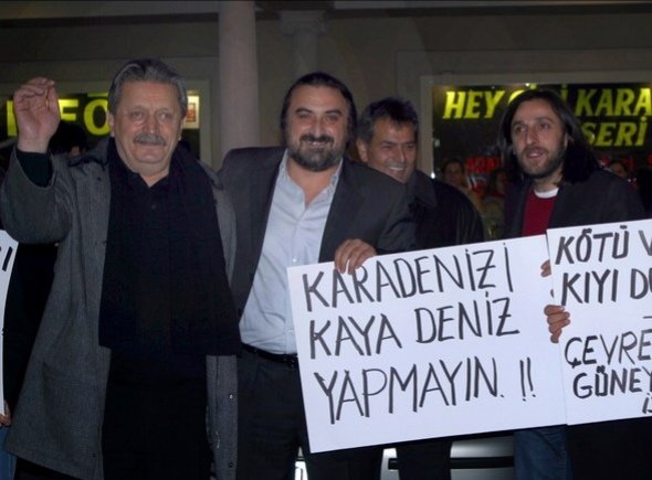 smgranma_k's tweet photo. #CihanEren İstanbul Barosu ağır ceza avukatı. Memleketi olan Rize ilinin Fındıklı ilçesinden geçmesi planlanan D 010 #KaradenizSahilYoluna karşı yaptığı çevreci mücadeleyle bilinir.2005 silahlı saldırı sonucu hayatını kaybetti.Saygı ve özlemle.
#5NisanAvukatlarGünü https://t.co/6DwIMiWVta