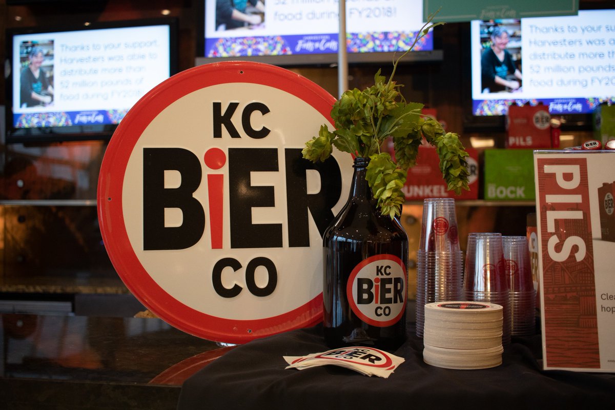 HarvestersORG's tweet photo. #ForksCorkskc is in the books! Thanks to everyone who made last night a success! Most especially: Our generous guests, hosts, &amp; sponsors. Thanks as well to Honorary Chef, Lidia Bastianich, &amp; our talented restaurants &amp; beverage purveyor partners &amp; our amazing staff &amp; volunteers! https://t.co/sELSp0kspW