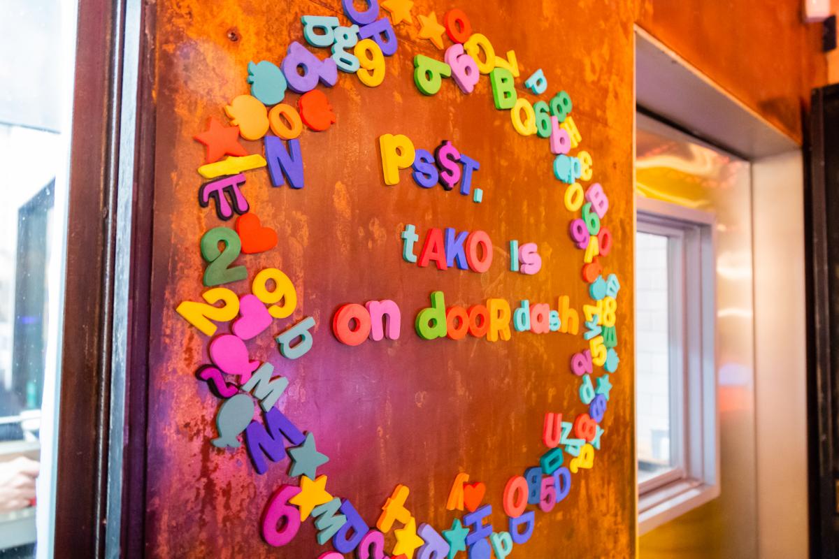 Oh, you want täkō brought to your doorstep? Say no more. doordash.com/store/t-ko-pit…