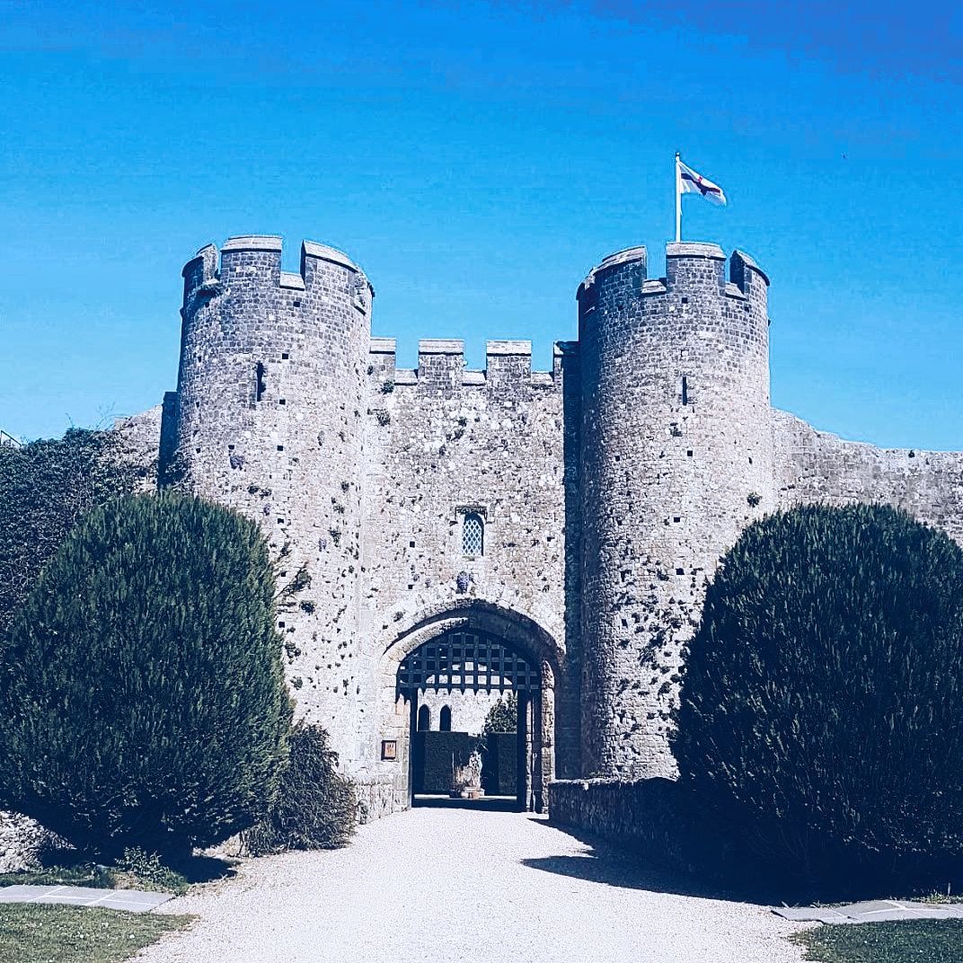 A Night in a Castle🏰
.
Link in my Bio 
.
Enjoy x
.
#amberley #westsussex #lovehblog #blog #castle #lblog #blogpost #friday #ukbloggers #bloggers #theclqrt @rtlbloggers @BBlogRT @FemBloggers @FemaleBloggerRT @BloggersTribe @blogger_edit #bloggerstribe @bloggerclan  #LittleBlogRT