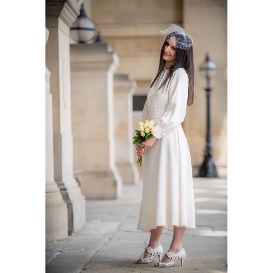 MrsPandP's tweet photo. In ❤💕❤💕❤ with this pretty "Brooke” birdcage veil by @DreamVeils Photos by Samantha Brown Photography #birdcageveil #birdcageveilstyle #vintageveilideas #netveil #frenchnetveil Isn't it just lovely and just completes the city chic bridal look ❤ https://t.co/GLWQiVyNgT