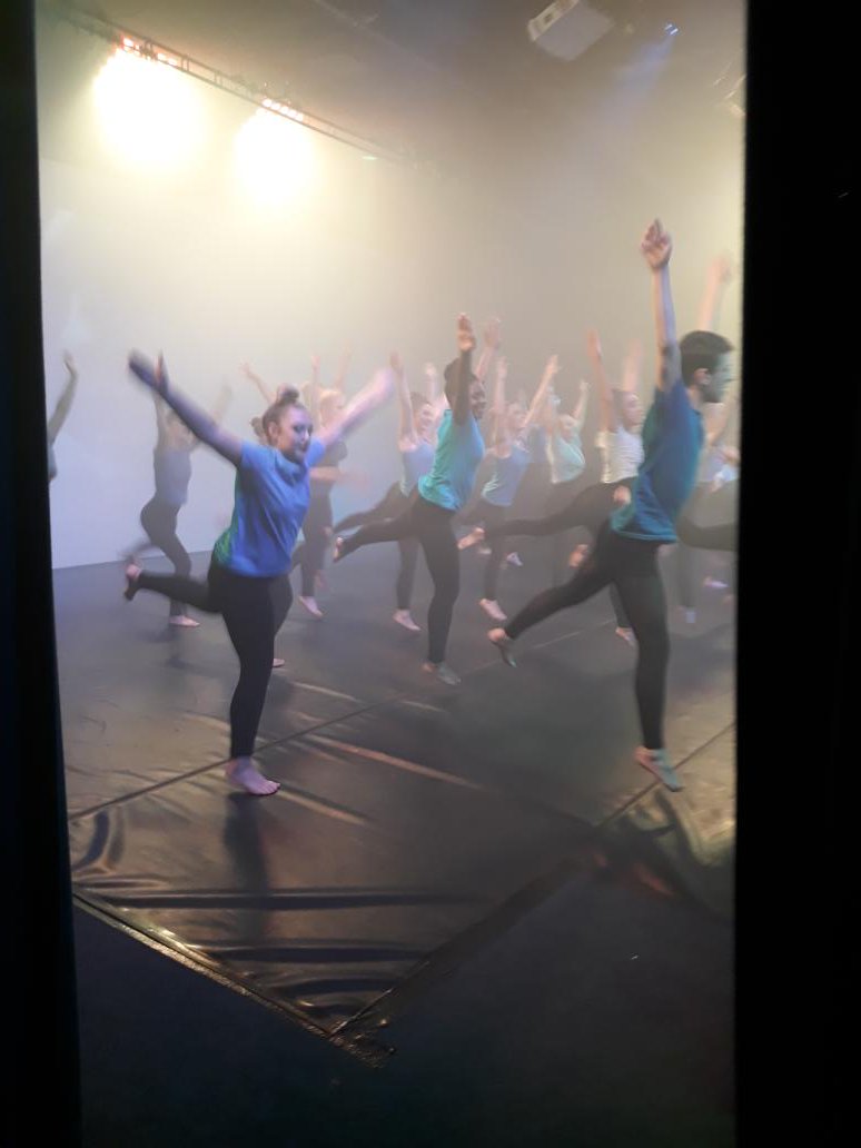 FLHSdance's tweet photo. Our year 10 dancers https://t.co/A2GxQ17Web