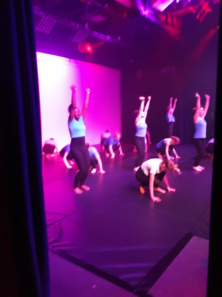 FLHSdance's tweet photo. Our year 10 dancers https://t.co/A2GxQ17Web