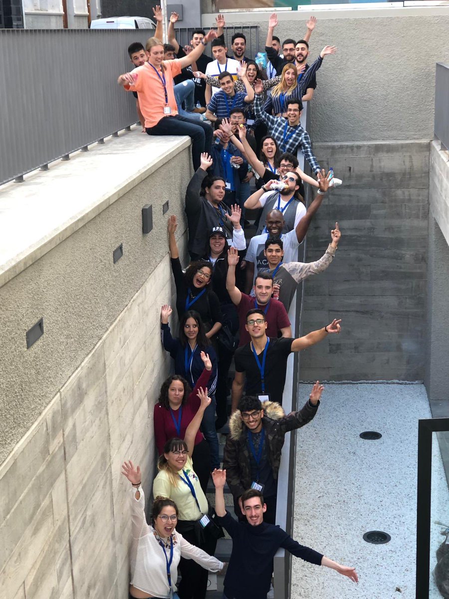 FACOCIP's tweet photo. Foto de familia para terminar la primera jornada de #HackUP 🌊🔜 

Mañana a partir de las 9:00 horas más y mejor 👌🏻👏🏻 https://t.co/1P7qS2fPQX