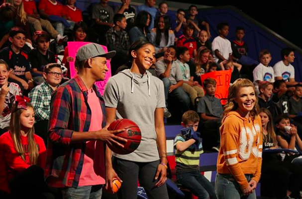 Crashletes's tweet photo. 🚨🚨🚨 New Crashlete episode alert! @WNBA Superstar 🏀@Candace_Parker joins @BroadyTheJoker &amp; @iamstevienelson tonight 7/6c on @Nickelodeon! https://t.co/GGiFOmVSkL