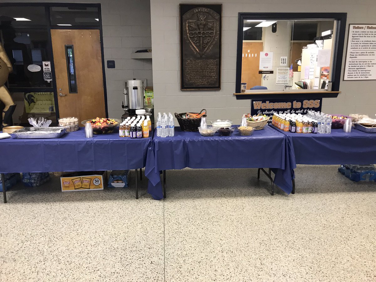 First Baptist Church showing  love to the awesome SSS staff to brighten their rainy day of PD! #SSStrong #Smthfield #JOCOproud <a href="/DavidKAllen_/">David K. Allen</a> <a href="/RossRenfrow/">Ross Renfrow</a>