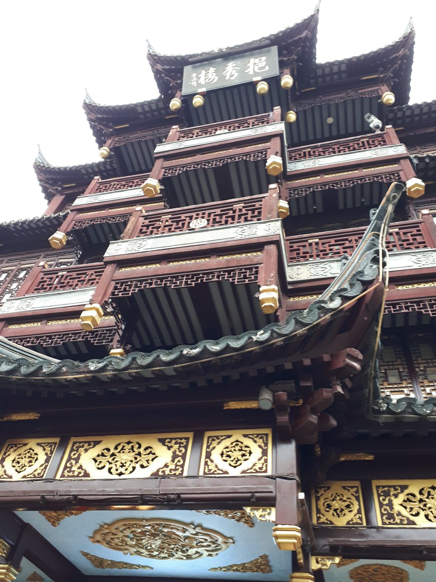 AliceVatin's tweet image. Quelques heures en off, un saut dans le métro de Shanghai pour arpenter un tout petit bout de cette gigantesque ville et visiter le #Yugarden 🌳🌳🌳 #touristedunjour #firsttimeinchina