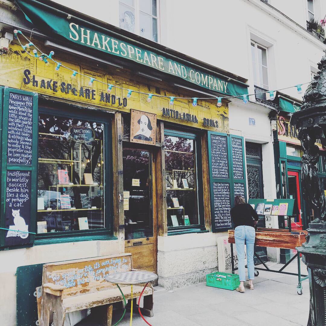 DogsearFrance's tweet photo. Two shots from the one spot.
Notre-Dame and Shakespeare and Company both looking beautiful this evening. #Paris #FridayFeeling https://t.co/HghoHtx4rS
