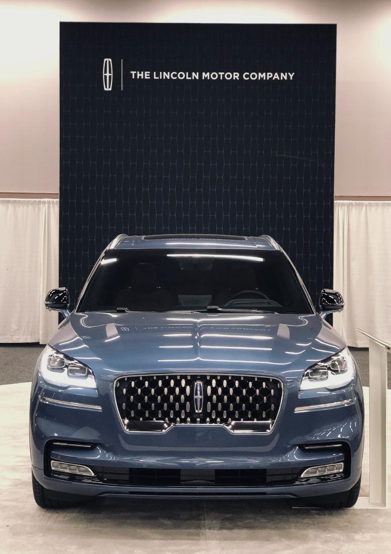 NMAutoShow's tweet photo. #Lincoln is showing off their brand new #Aviator at the #NMAutoShow! https://t.co/0TCMCg0XL9