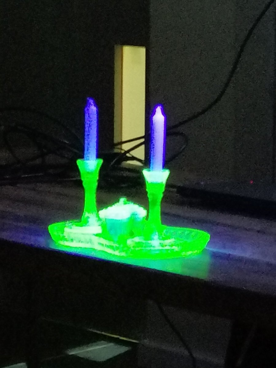 CharlieCantwell's tweet photo. New table decoration anyone? It's perfectly safe. @JamesGuy15 educates us on the safe levels of radiation #pint19 🍻 https://t.co/pHfOneoUPv