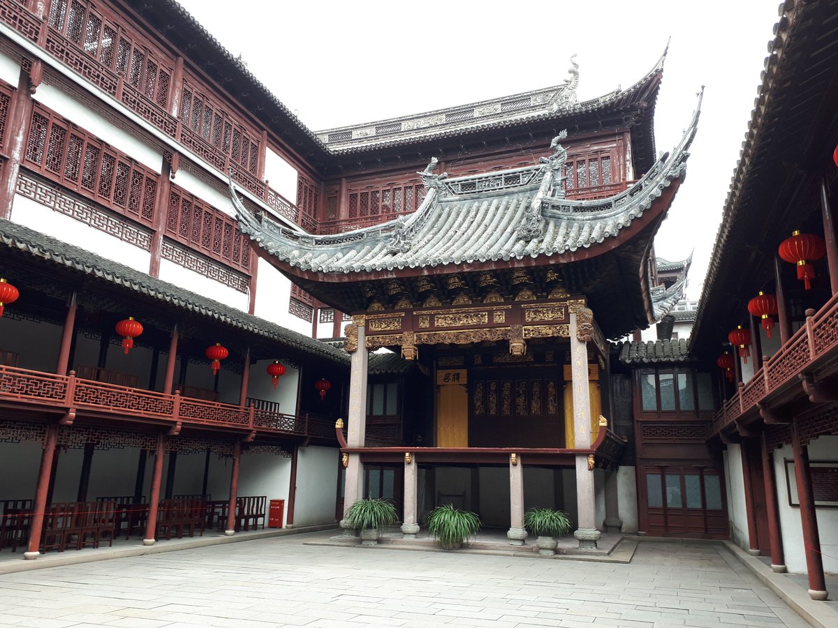 AliceVatin's tweet image. Quelques heures en off, un saut dans le métro de Shanghai pour arpenter un tout petit bout de cette gigantesque ville et visiter le #Yugarden 🌳🌳🌳 #touristedunjour #firsttimeinchina