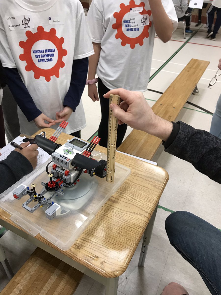 Mrs_hamzology's tweet image. The differences in design allow for a stronger tugBOT #ev3robotics