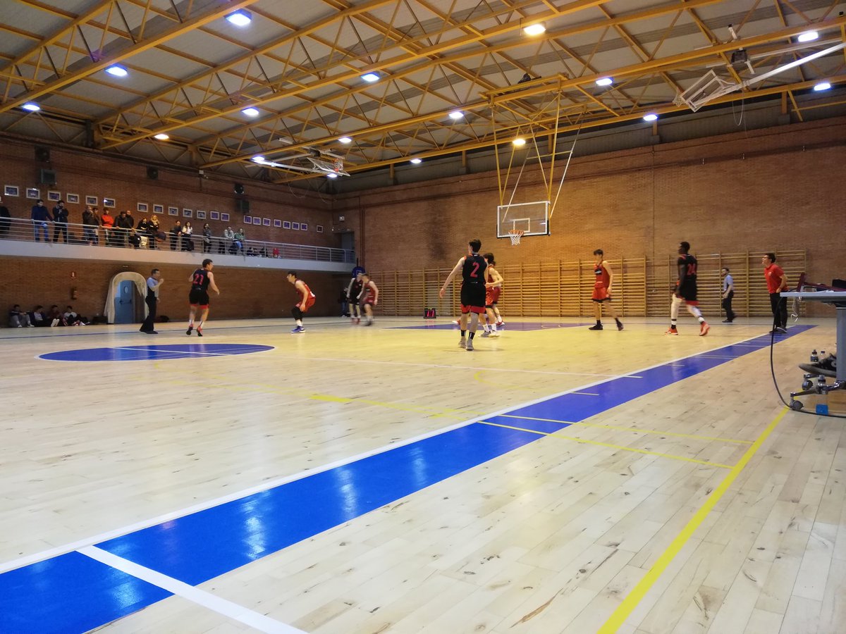SBballAcademy's tweet photo. Half time in Fuenlabrada. @BFuenlabrada 38 - @SBballAcademy 28. #GoSBA ⚫🔴 https://t.co/dgWrpPVHRh