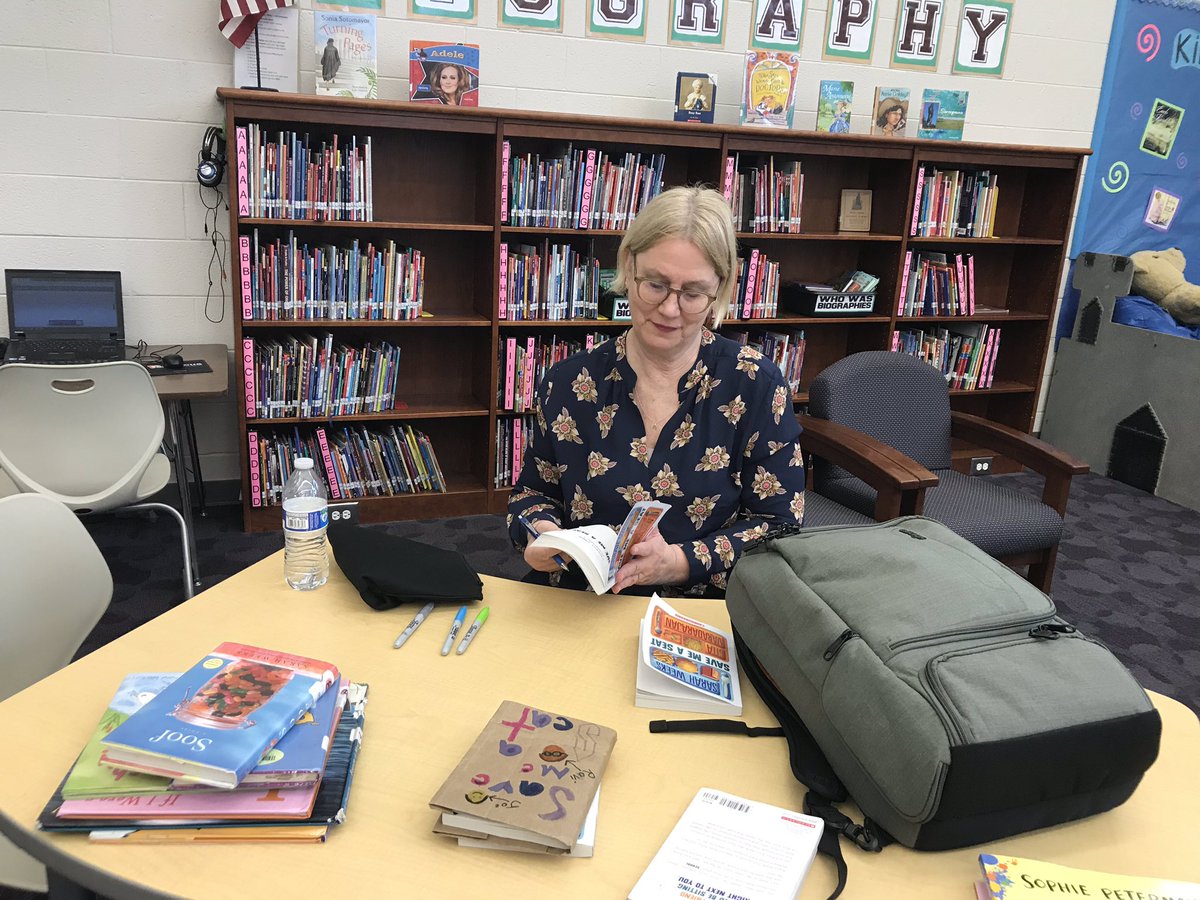 CSE_LC's tweet photo. Day made! Awesome author visit and he finally got a Dog Man book! @AuthorWeeks @CSESHuskies @CommonsLex1 @CSE_LC https://t.co/IqKURwKdIf