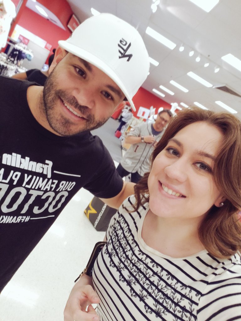 Chels10621's tweet photo. When your on your lunch break just for a walk, and you run into Jose Altuve...

Had top grey a picture. Thank you, Jose. Have a great season Astros! #HoustonAstros #OpeningDay2019 https://t.co/CUDAP4b44v