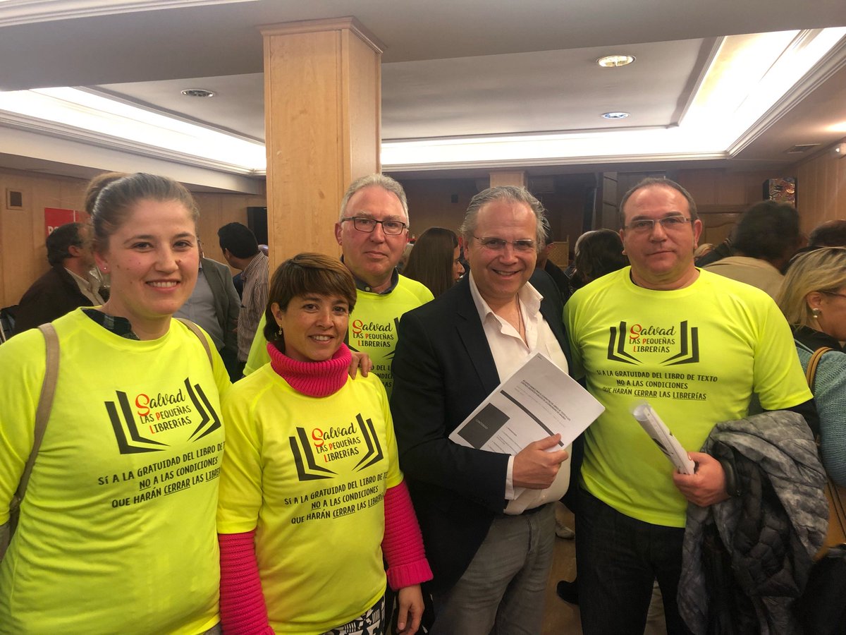 AntonioMiguelC's tweet photo. En defensa de las pequeñas librerías, contra las condiciones que las harán cerrar, por un mundo más culto y más justo. https://t.co/DIun6pPF6C