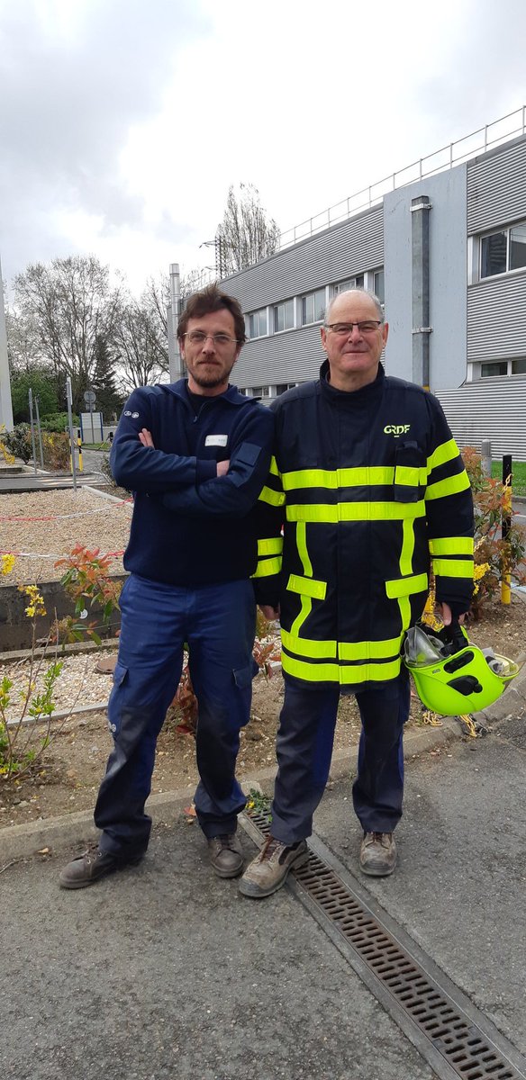 Moment émouvant sur le campus <a href="/EnergyFormation/">Energy Formation</a> #Gennevilliers <a href="/herve_dambrine/">Herve DAMBRINE</a> tire sa révérence après 302 jours consacrés à la formation #mercure. Il a ainsi participé à la professionnalisation de 550 stagiaires. Merci à la DRNO <a href="/GRDF/">GRDF</a> <a href="/PascalC_Thai/">Pascal CHEVRE</a>. Belle retraite Monsieur Hervé!