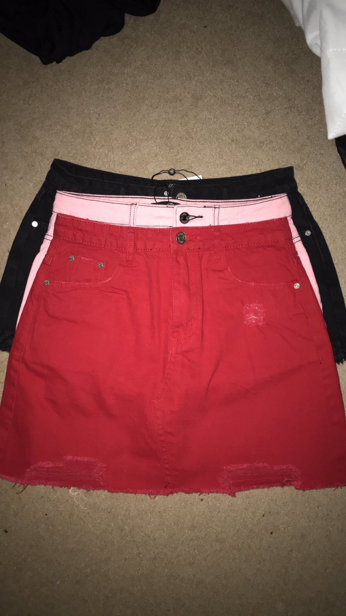Ellie_borrow97's tweet photo. @Missguided can you explain how these are all a size 10? 😅 https://t.co/bL6ORljdwv