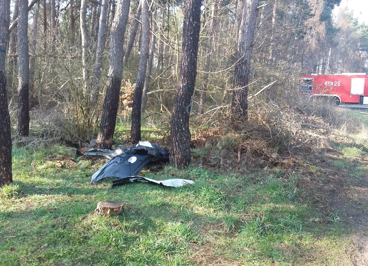 KP_PSP_Chojnice's tweet photo. 05.04.19-15:51
Chojniczki
Pożar budynku gospodarczego i samochodu, zagrożenie dla lasu.
Zastępy - #JRGChojnice, #OSPCharzykowy, #OSPChojnice https://t.co/vBlhauAWFt